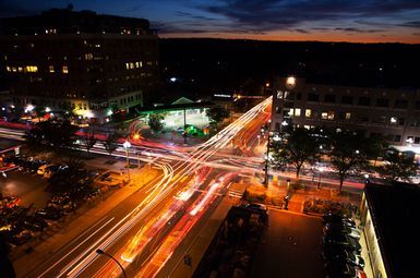 Traffic at the intersection of Main St. and William St. in Ann Arbor, MI on September 16, 2015. Photo: Marcin Szczepanski/Michigan Engineering