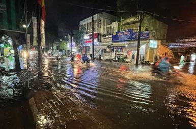 Photo of a flooded Vietnam street